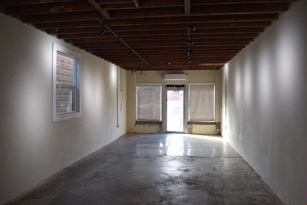 120 SF office/retail space for lease