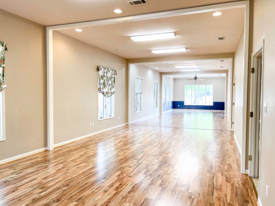 ±2,400 Commercial Space in Cul-De-Sac off Bluebonnet Boulevard