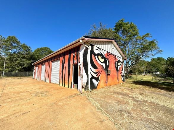 Preview of Industrial space for Rent at 411 Bickford Cir