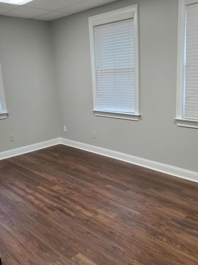 997 Commerce Dr Suites