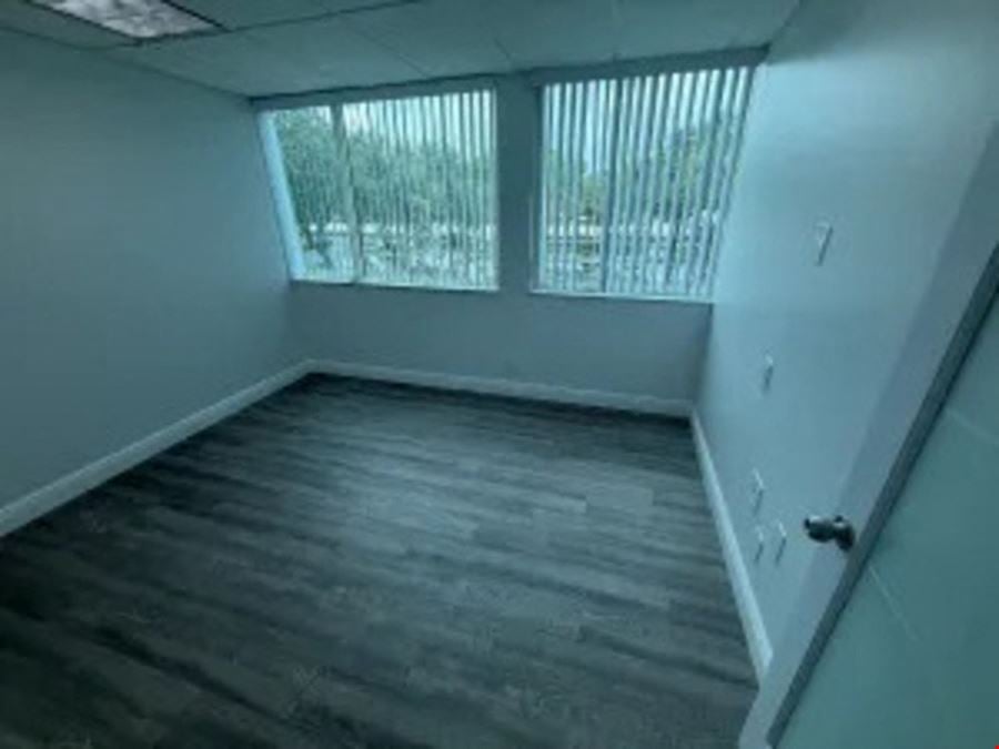 1743 SF Suite 203E PROFESSIONAL & MEDICAL OFFICE SPACE FOR LEASE
