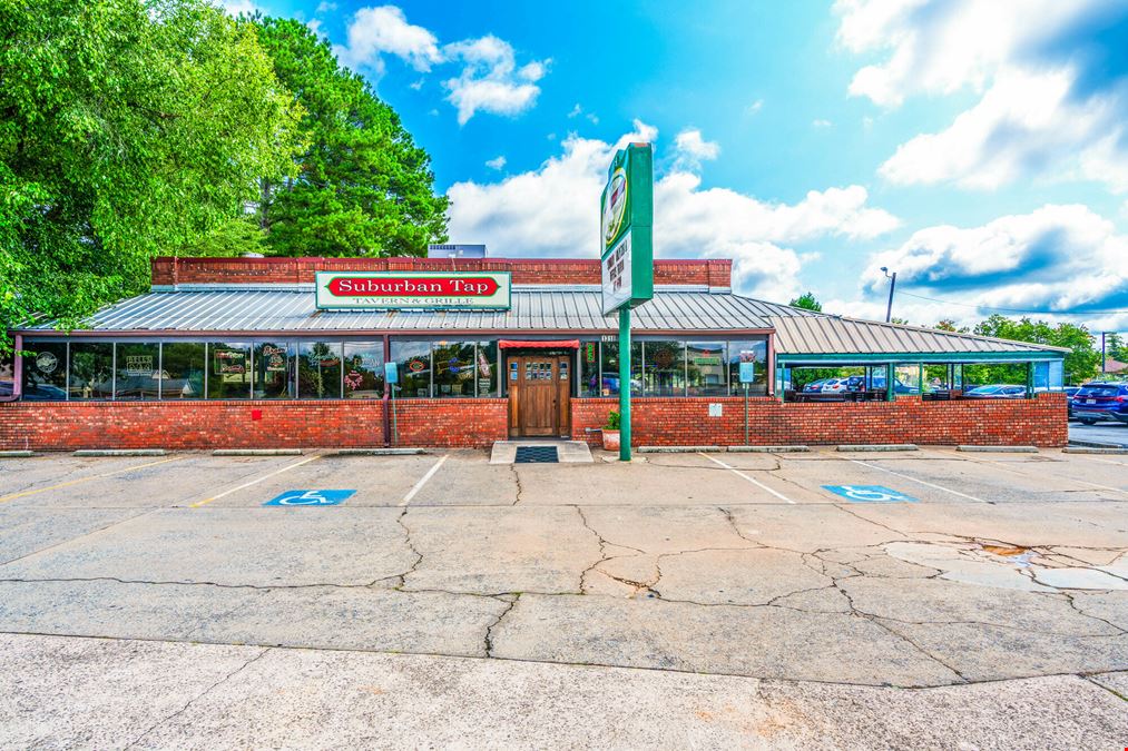 Neighborhood Restaurant & Bar Opportunity | True NNN Lease | 31 Year Operating History