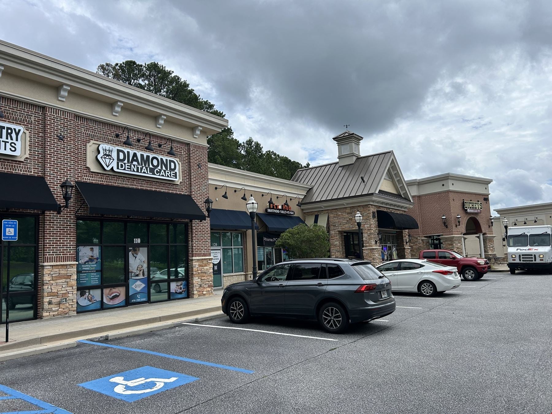 Royal Lakes Marketplace