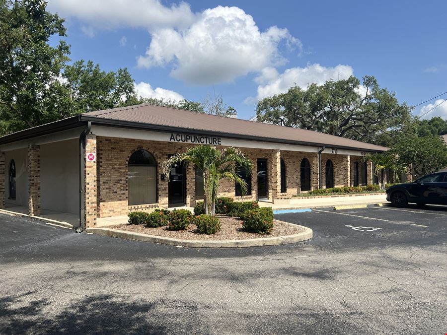 Tiffany Oaks Plaza