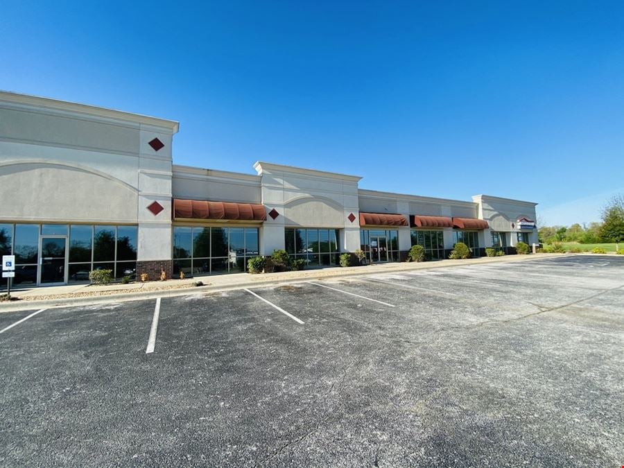 4,200 sf Retail Space For Lease on Republic Rd & West Bypass