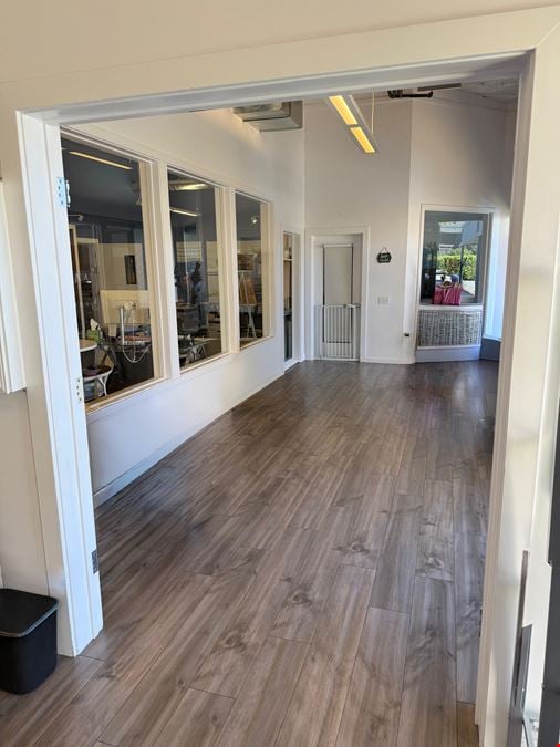 33 Commercial Blvd
