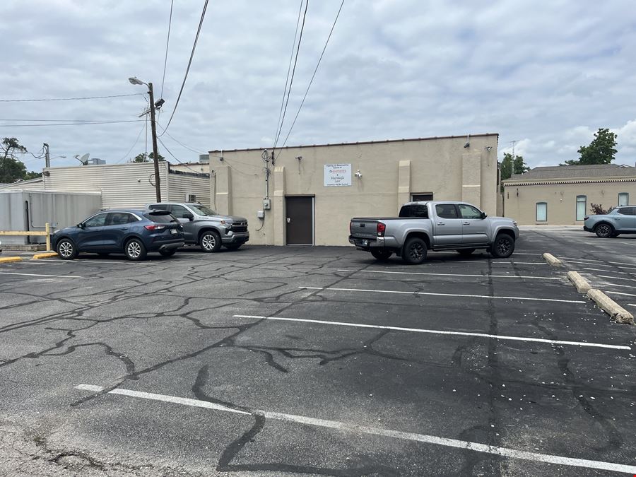 1527 Kossuth St, Suite B