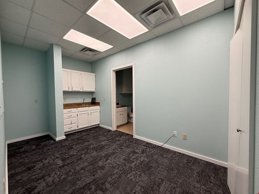 River Oaks Plaza/Office