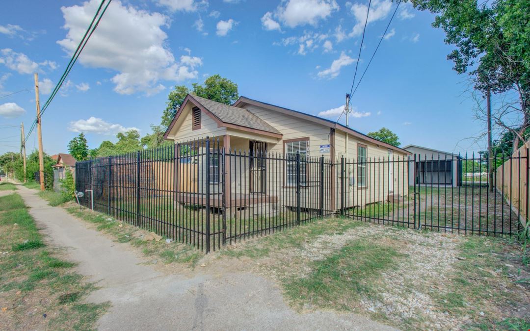 1051 W Little York Rd, Houston, TX 77091
