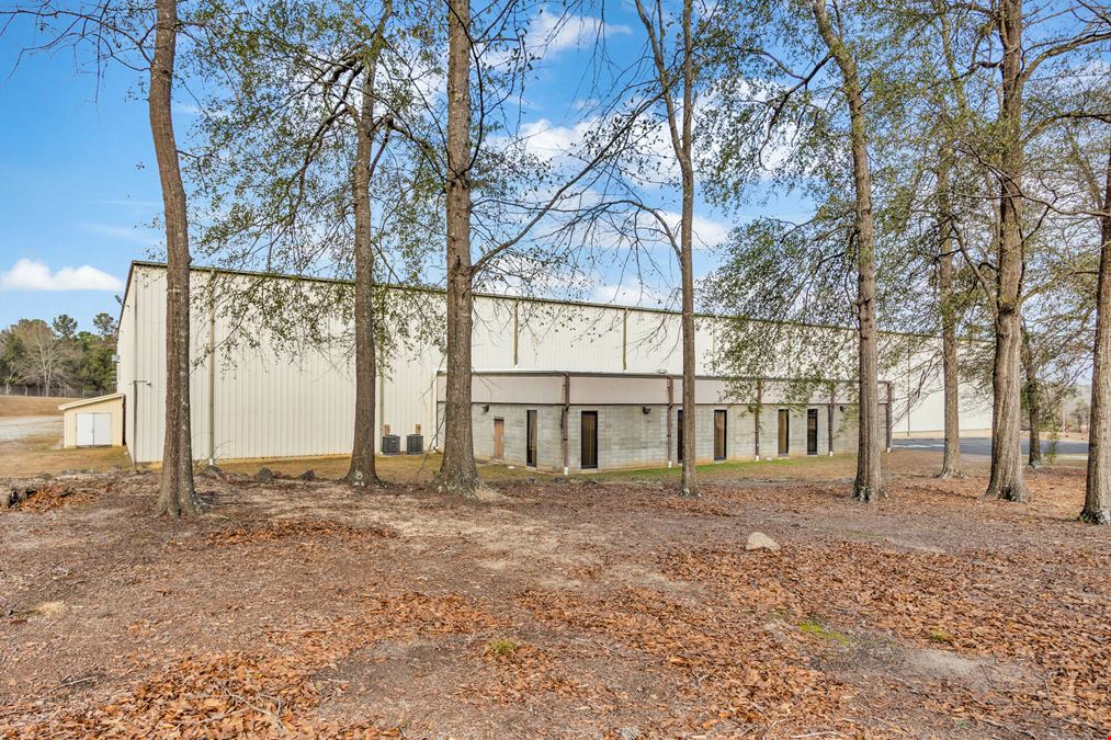 71,913 SF Industrial For Lease | 29' Clear Heights | 4 Docks