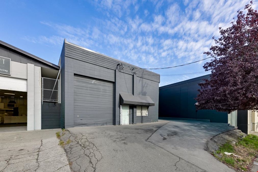 412 John St