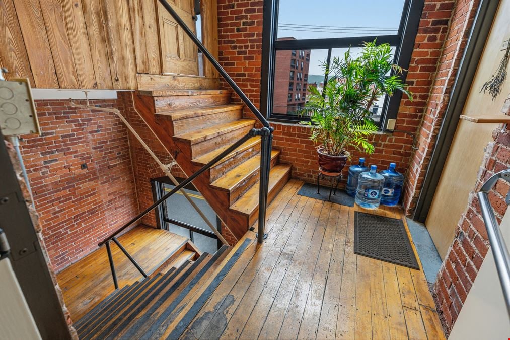 103 Roxbury St