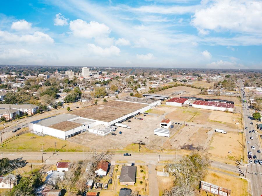 ±173,437 SF Industrial Warehouse with ±12.26-Acre Laydown Yard