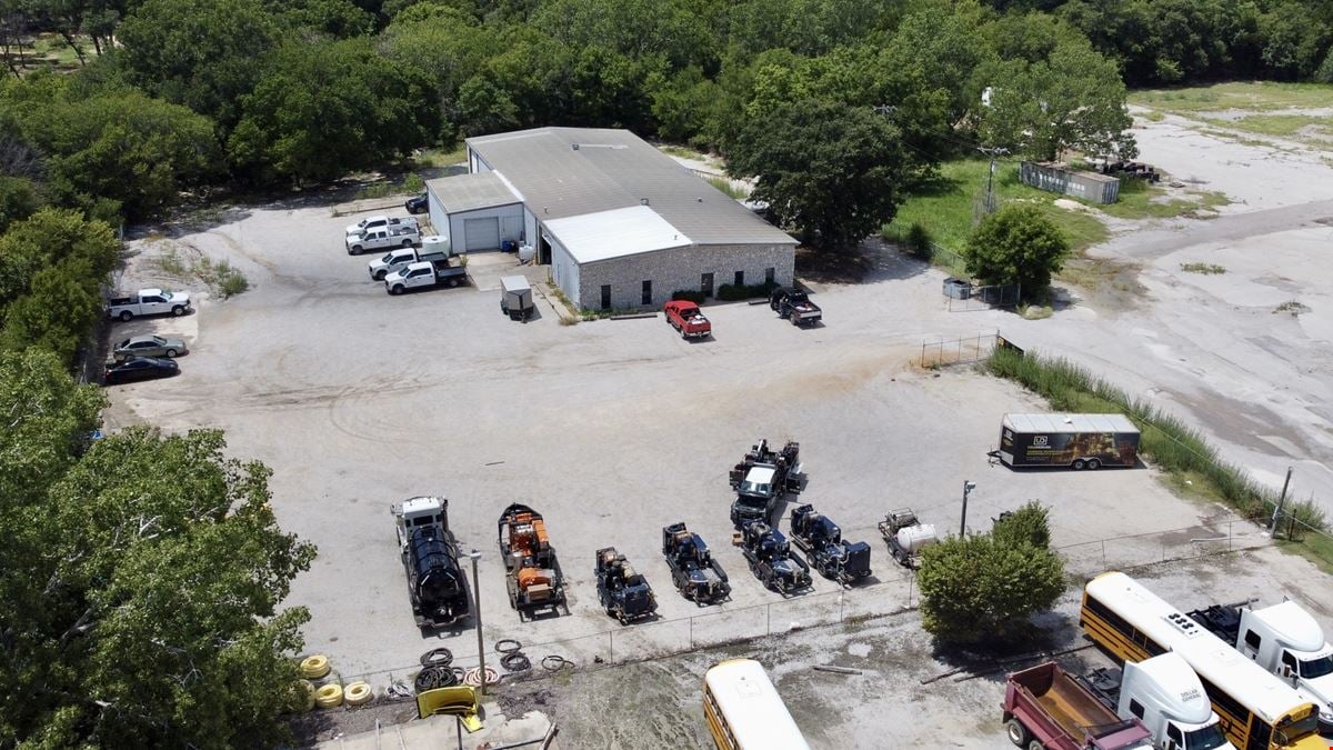 10,166 SF OFFICE/WAREHOUSE ON ±2 ACRE FENCED YARD