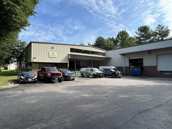 Preview of Industrial space for Rent at 8411 Oakview Avenue