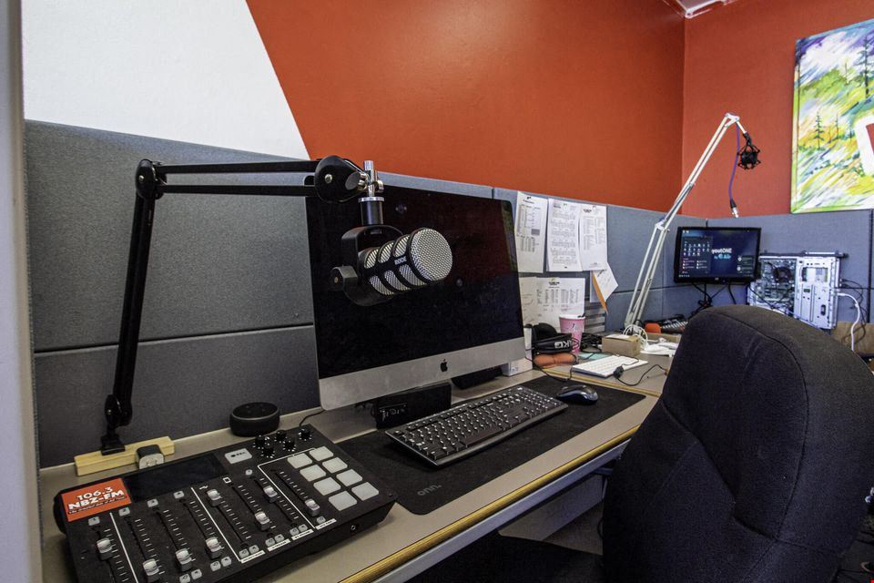 WNBZ Radio