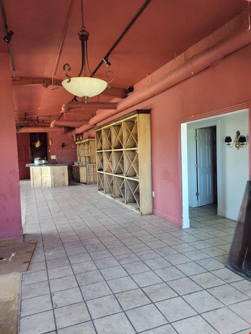 3,628 SF Restaurant Building For Lease