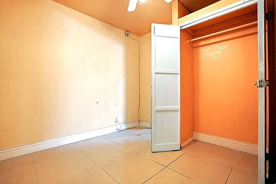 1108 E 84th Place