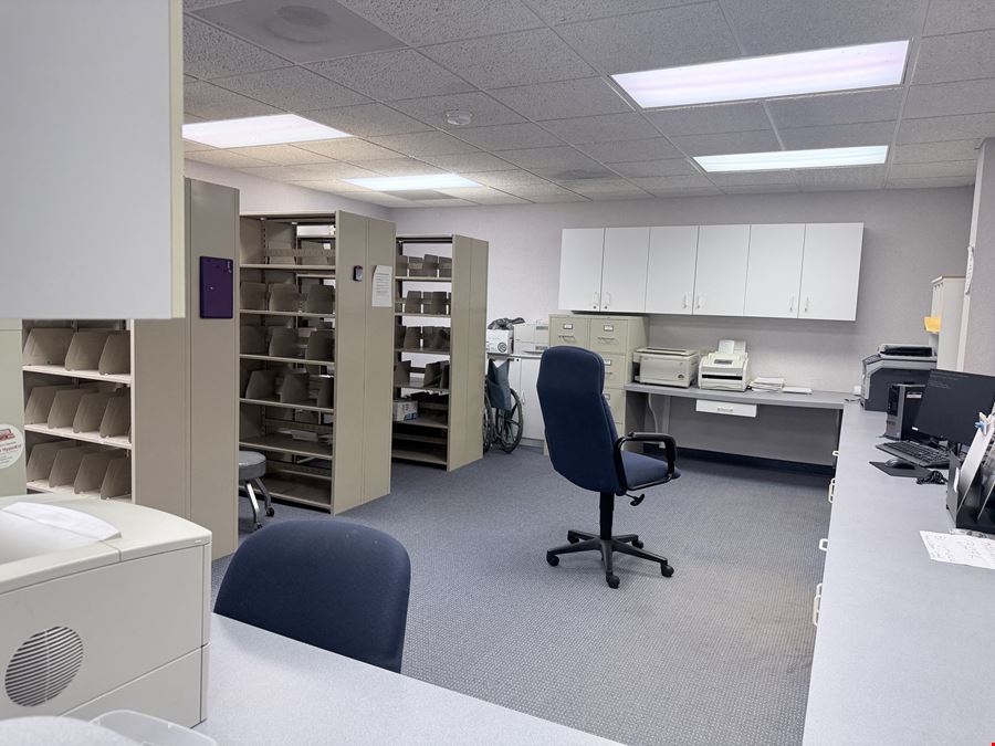 4.500 SF Office/ Medical Facility