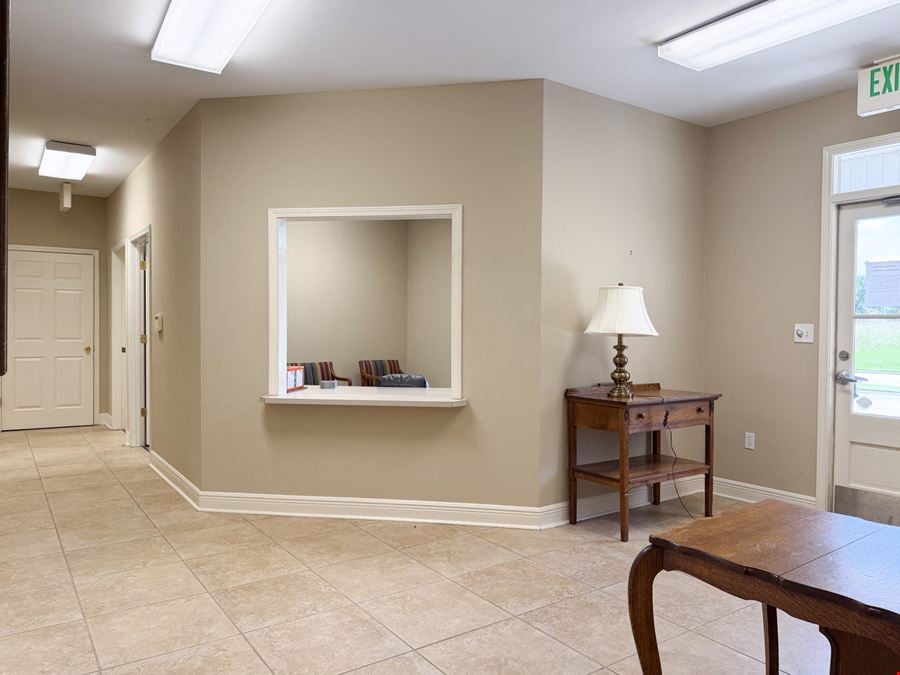 Move-In Ready Garden Office Off S Sherwood Forest Blvd