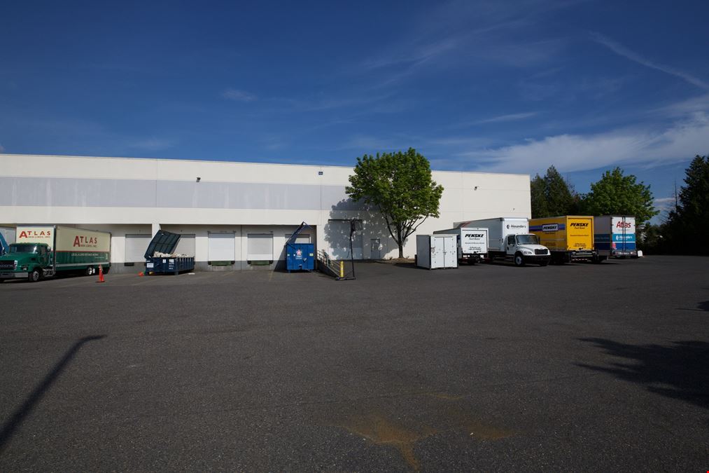 17948 NE Riverside Pkwy, Portland, OR 97230