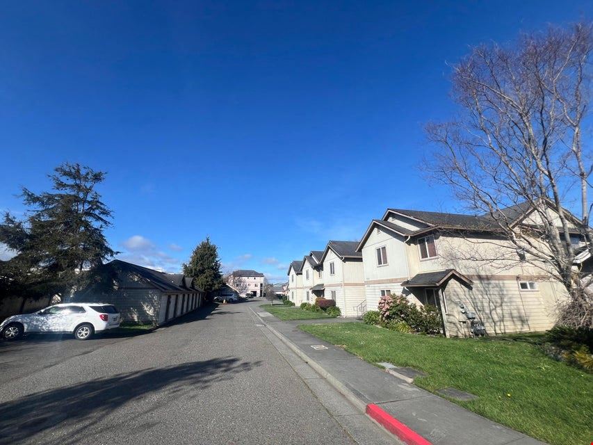 3200 Matthew Ln