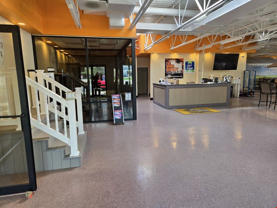 5575 Transit Rd - 4,524+/- SF SPACE
