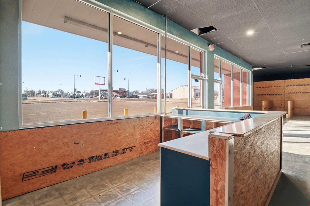 1601 N Main St (or N Highway 64)