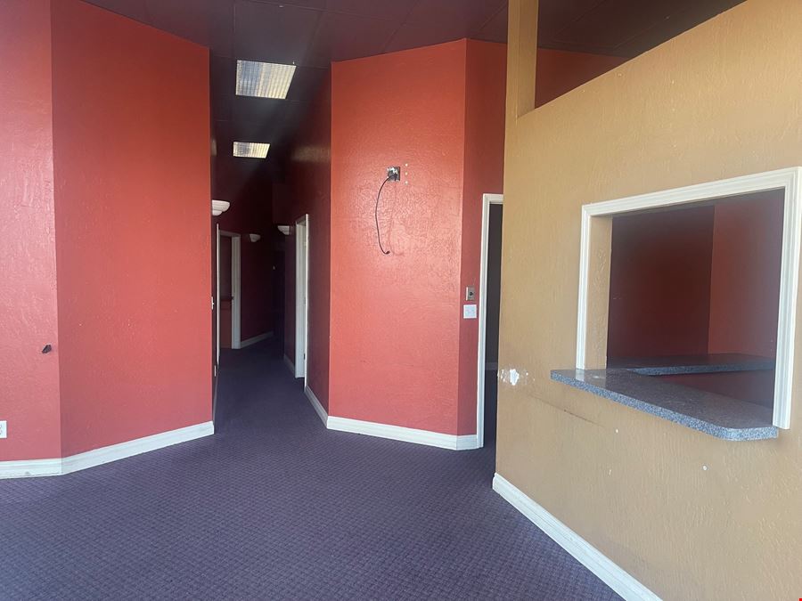 Prime Blackstone Ave Burlington Plaza Space Available