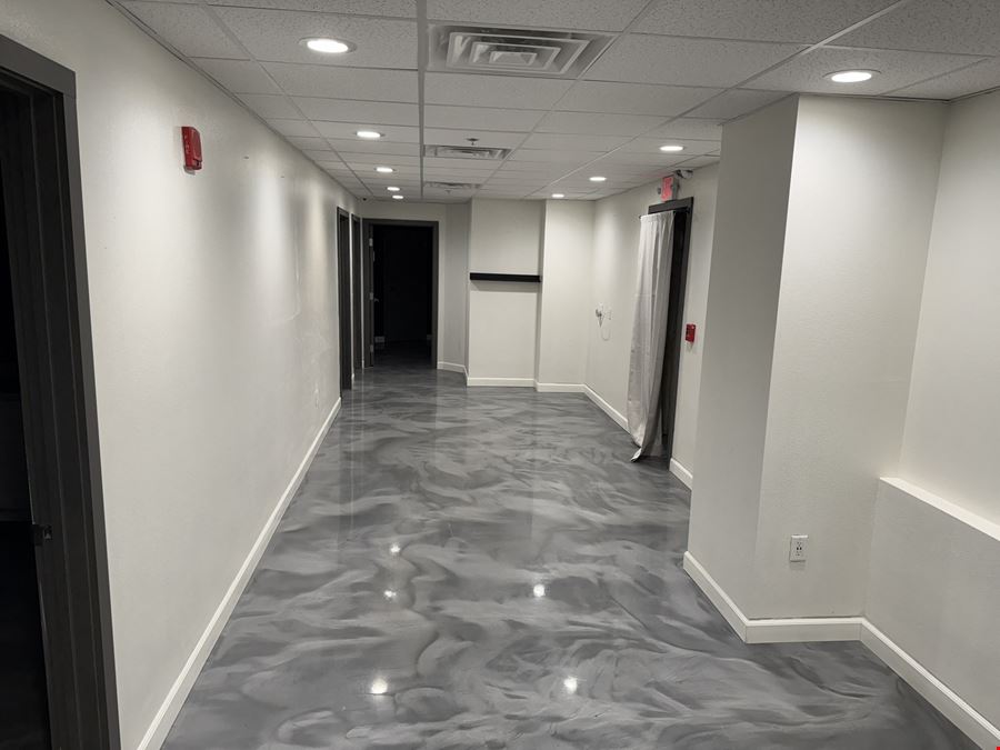 401 E Broadway Ave, Main Floor & Lower Level