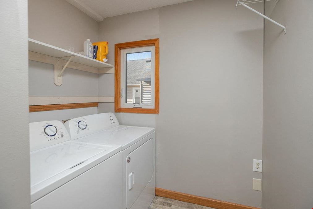 Cozy 2 Bedroom Home - 725 7th St NW 