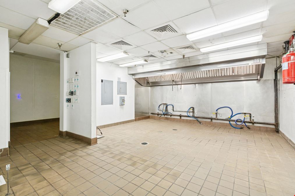 French Quarter Ground Floor 2nd Gen Restaurant Opportunity