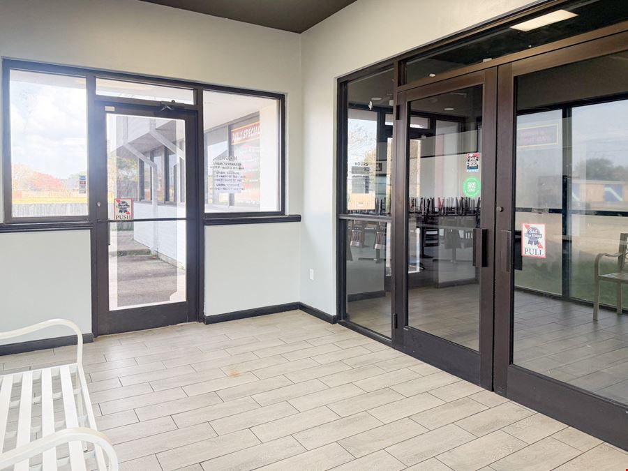 Corner Turnkey Restaurant Space off W Congress St