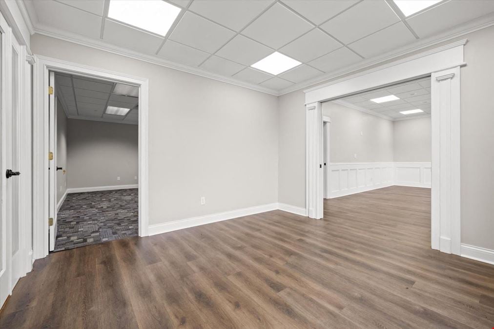 2 Executive Suites 