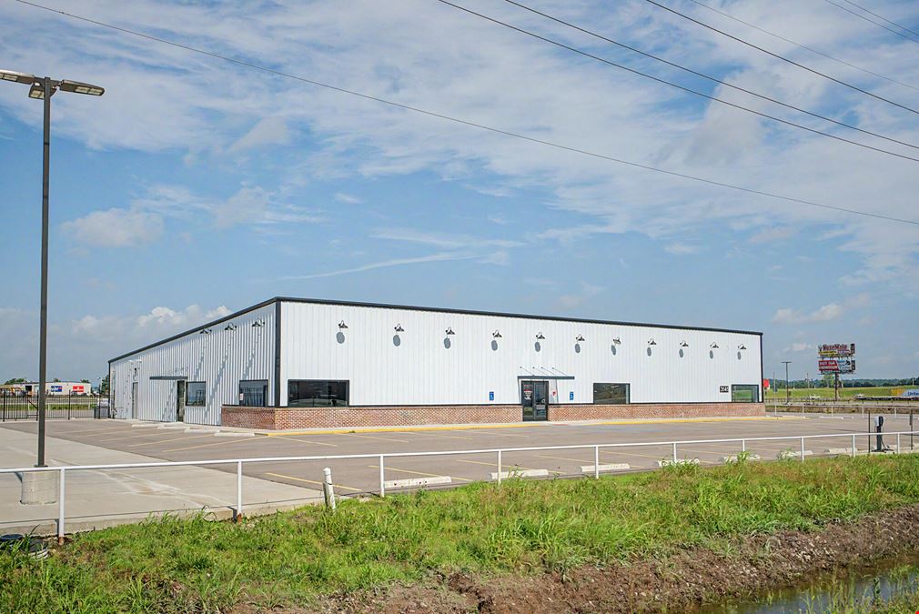 9,600 SF Retail/Office Building Off I-55
