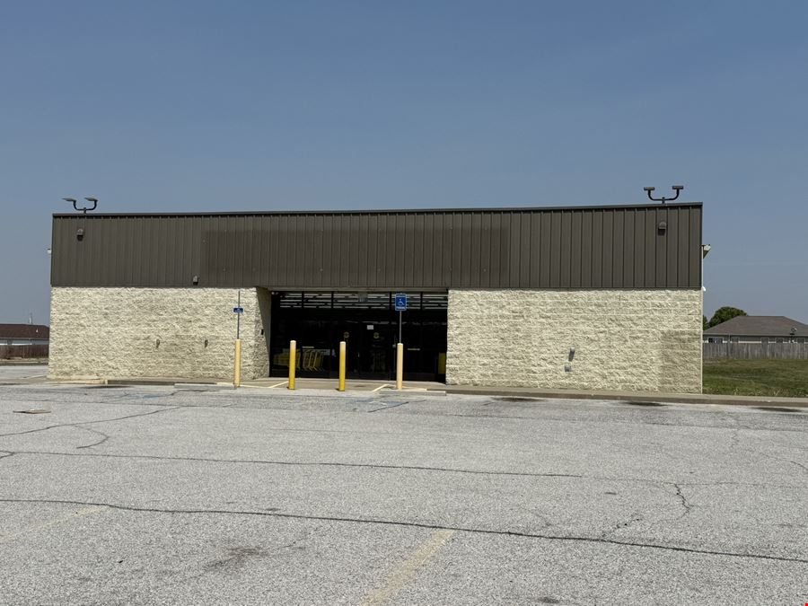 FORMER DOLLAR STORE FOR SALE OR LEASE