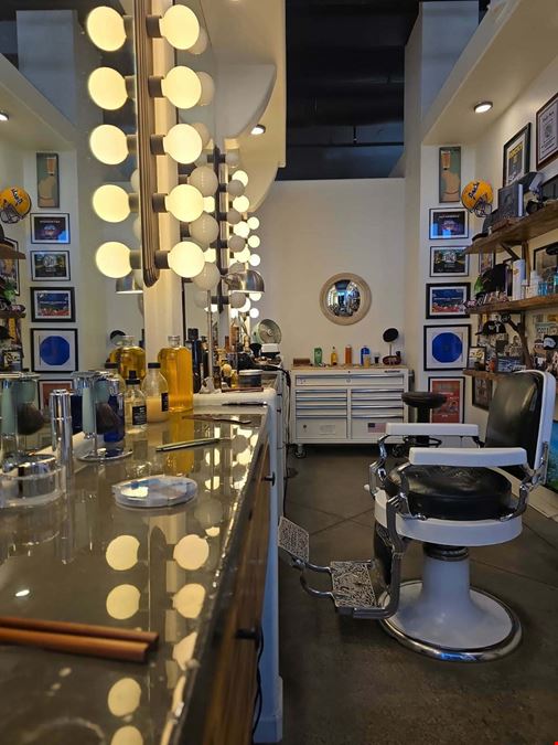 Exquisite Coffee Lounge for Sale