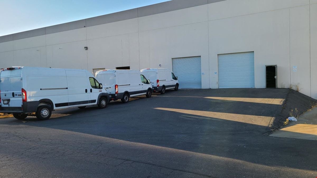 663 - Warehouse with fast throughput capability