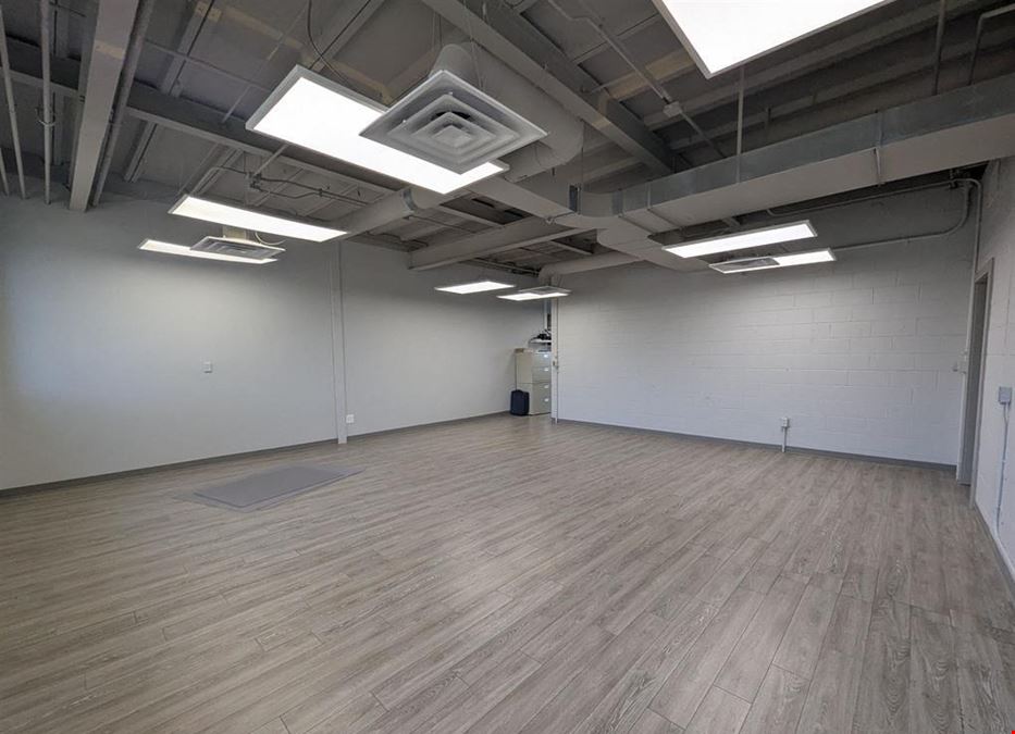 6035 N Knoxville Ave - Suites 103  & 105