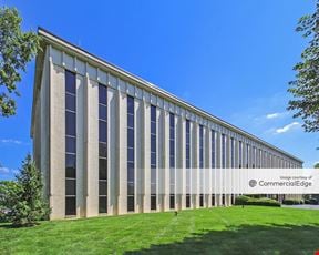 Cloverleaf Building 2