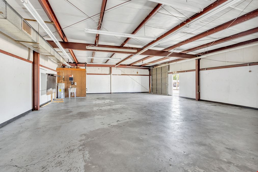Retail/Warehouse Commercial Building