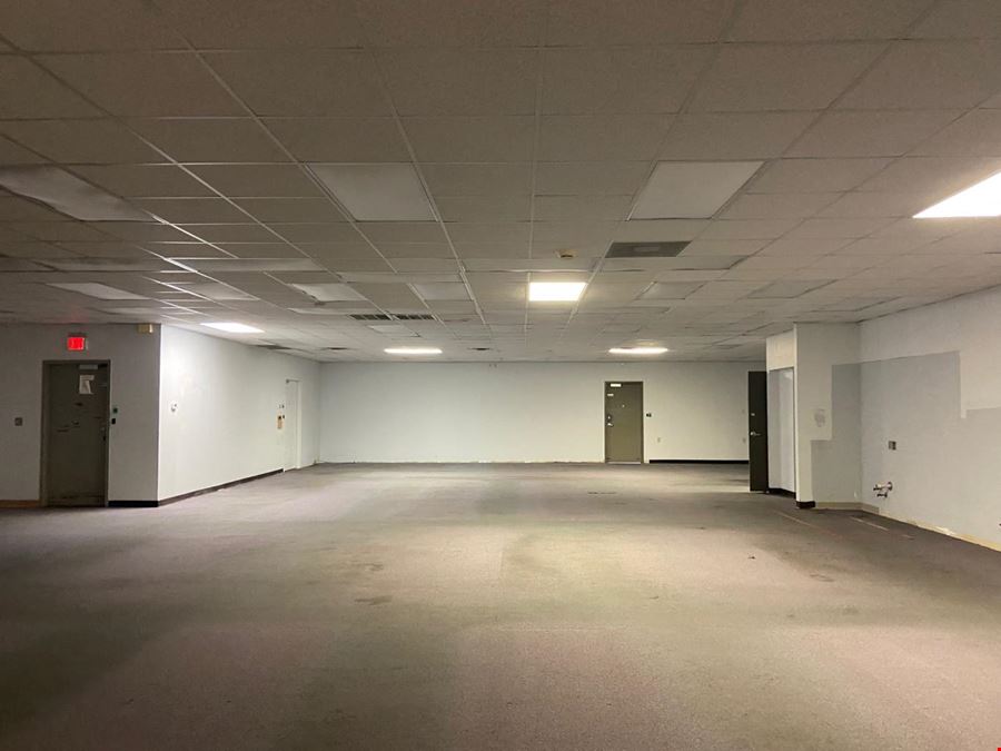 Commercial Space with Office & Warehouse for Lease in Hoover