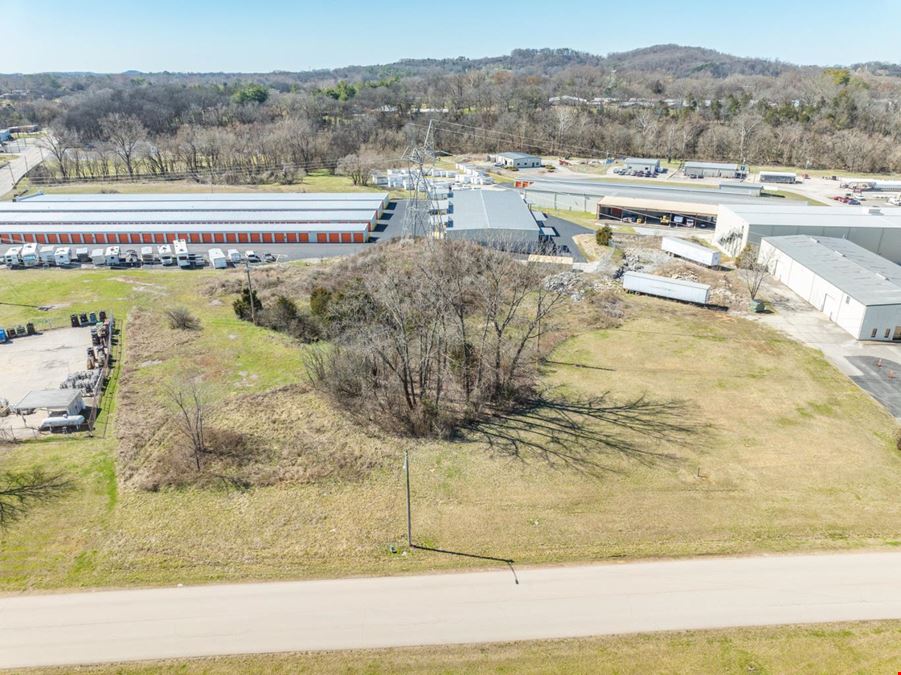 1 Tradewind Dr, Columbia TN