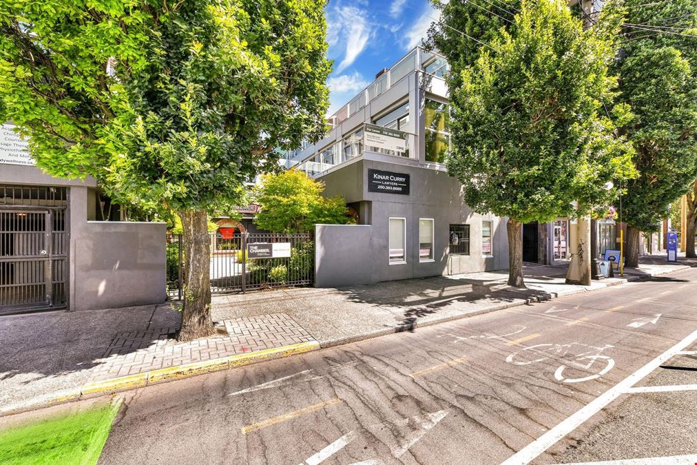 852 Fort Street (305)
