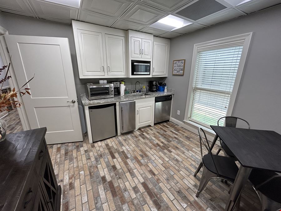 10 Lakeland Circle