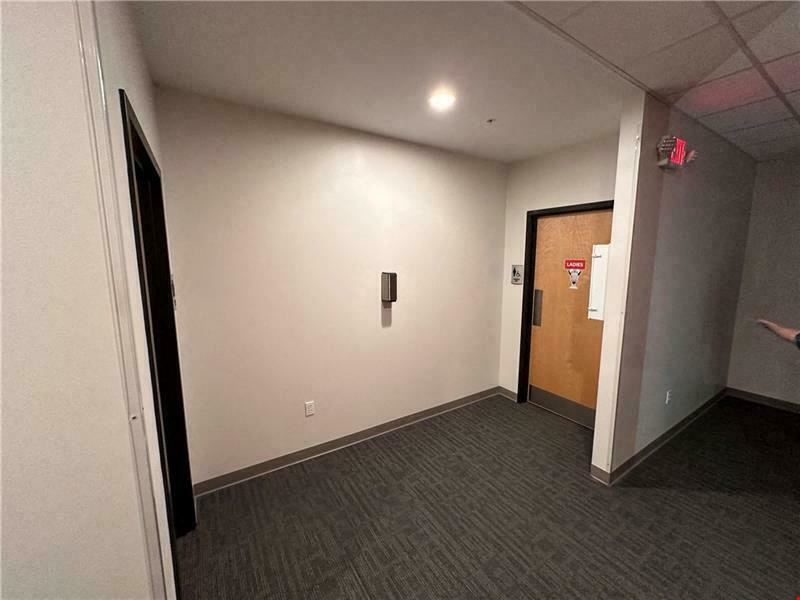 800 Regis Ave