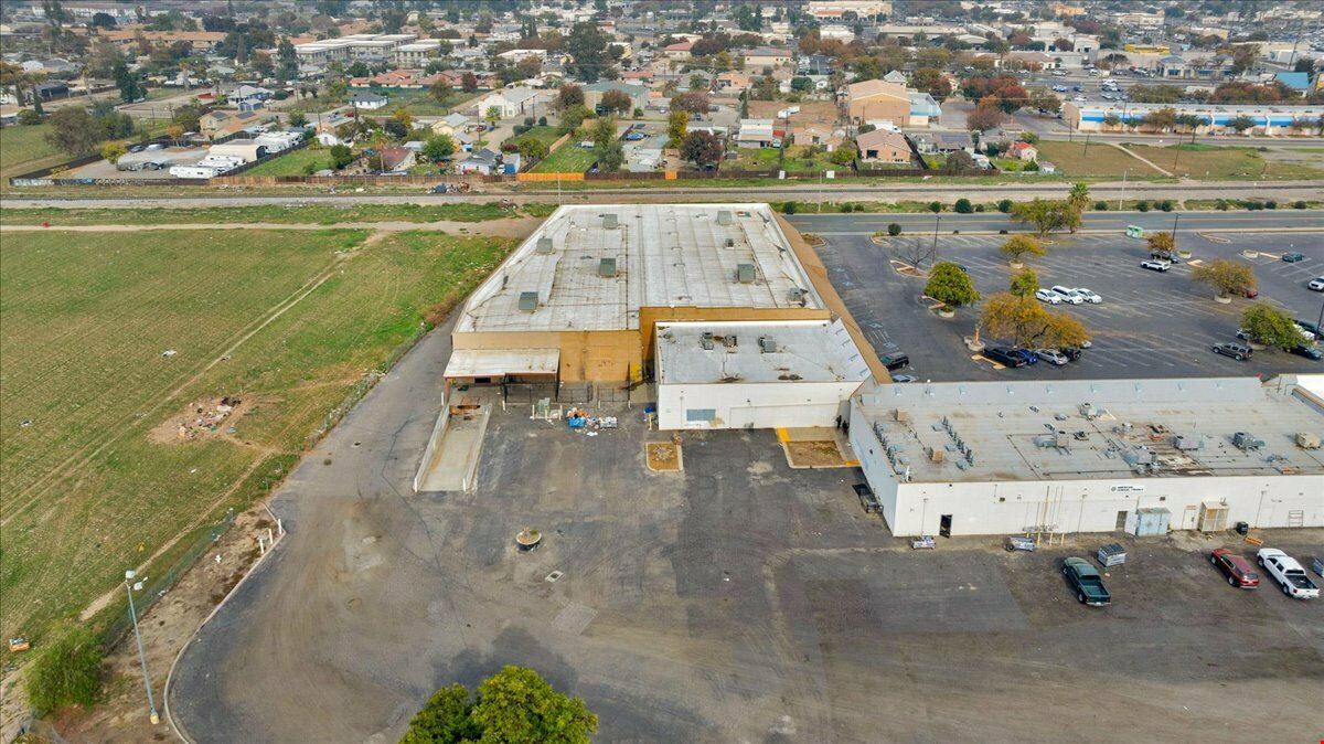 Prime Hanford Shopping Outlet Anchor Building