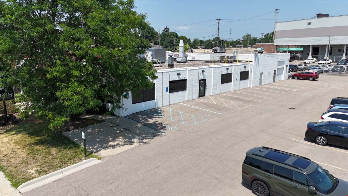 2827 E Saginaw St