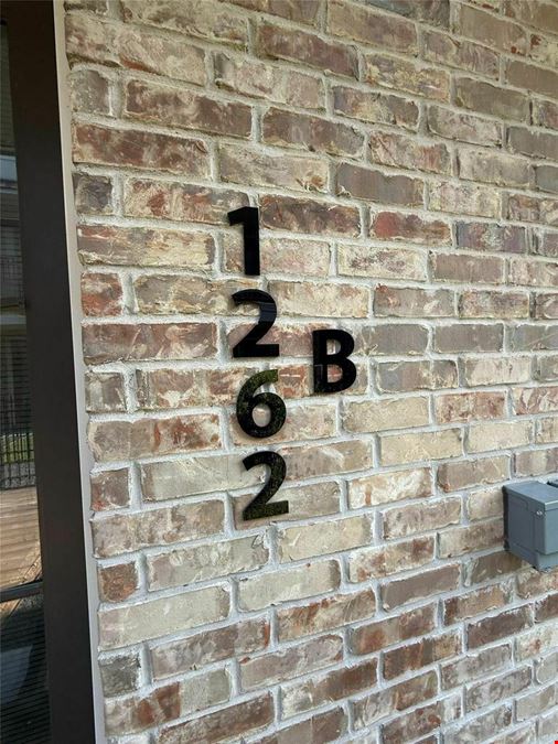 1262 N Post Oak Rd B