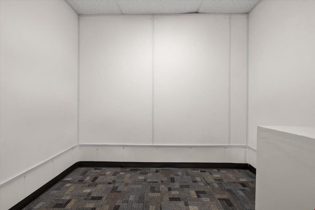 2 Executive Suites 